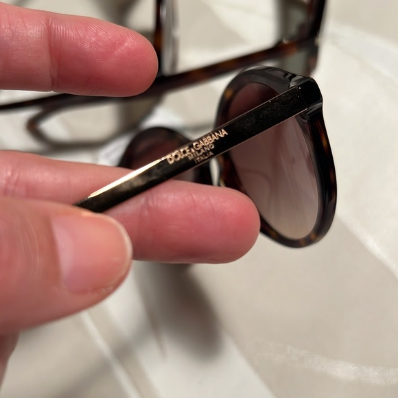 NWT 4 luxury sunglasses with 1 multiple case carrier. 1. D&G, 2 YSL, 1 Givenchy. - Picture 9 of 10